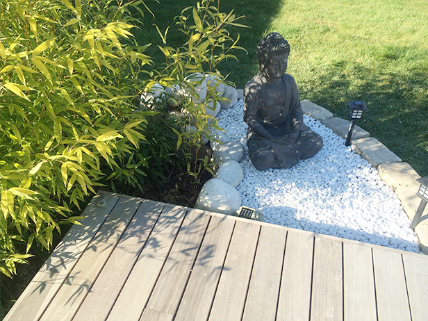 sol-et-style-projet-categorie-espaces-exterieurs-parcs-jardins-terrasse-herbe-bouddha-bambou