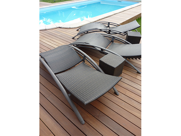 sol-et-style-projet-categorie-espaces-exterieurs-piscine-terasse-bois-transat